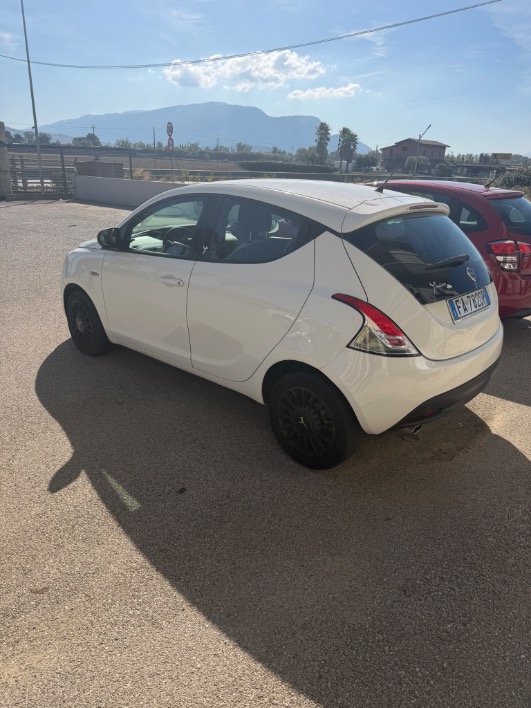Lancia ypsilon 1.2 gpl - immagine 5