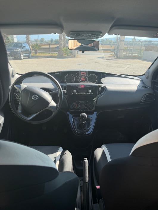 Lancia ypsilon 1.2 gpl - immagine 3