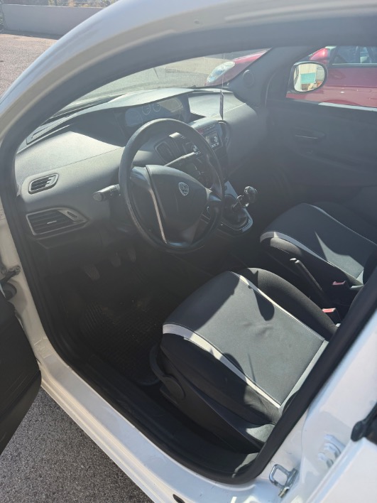 Lancia ypsilon 1.2 gpl - immagine 1
