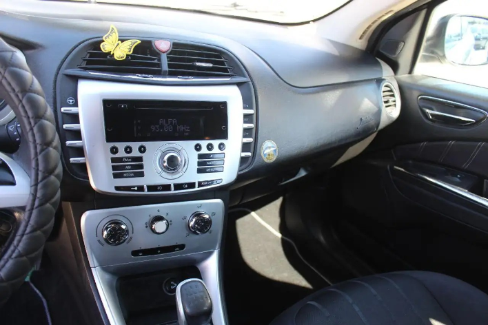 Lancia Delta 1.6 MJT DPF Platino - immagine 4