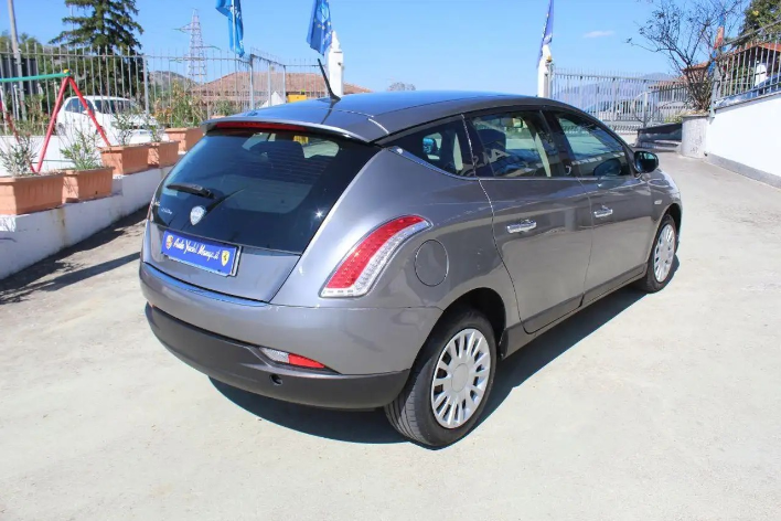 Lancia Delta 1.6 MJT DPF Platino - immagine 11
