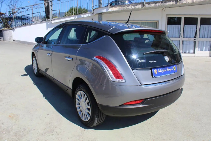 Lancia Delta 1.6 MJT DPF Platino - immagine 9