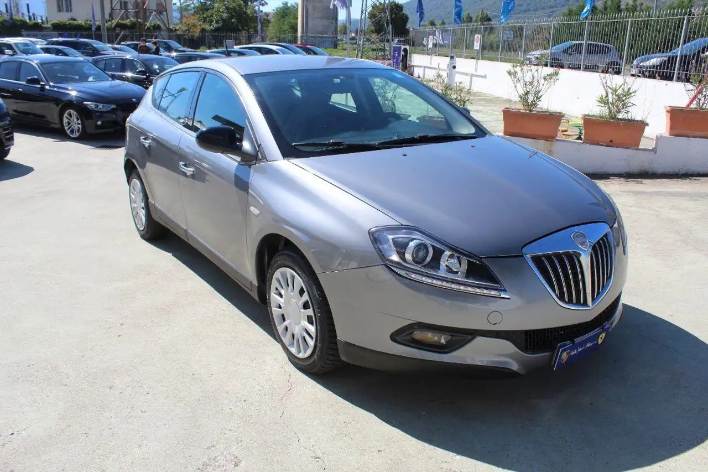 Lancia Delta 1.6 MJT DPF Platino - immagine 13