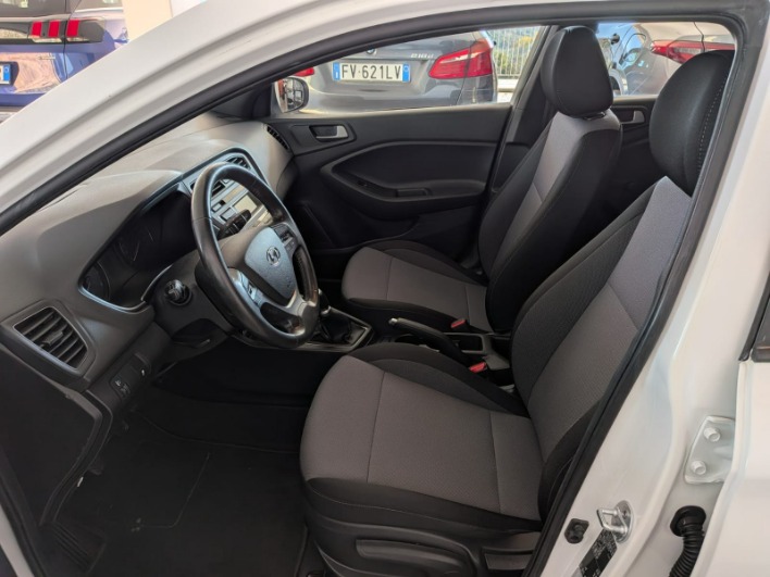 i20 II 2015 5p 1.2 Classic 75cv km 23.000 - immagine 6