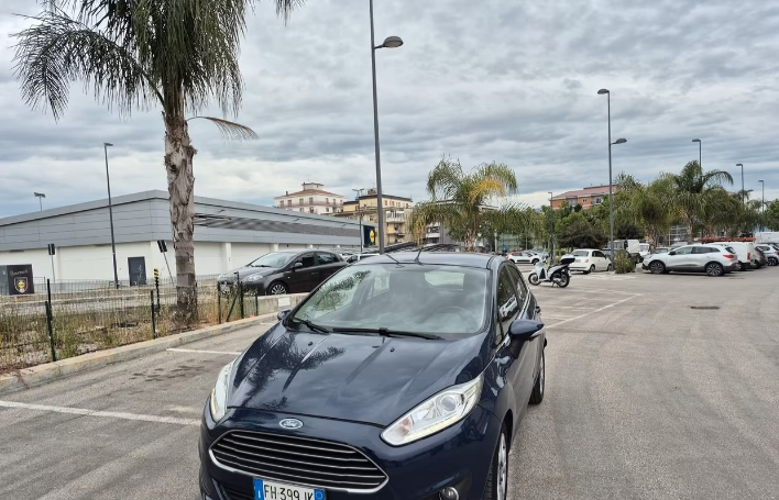 Ford Fiesta 1.5 TDCi 75CV 5 porte Titanium - immagine 2
