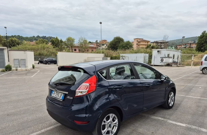 Ford Fiesta 1.5 TDCi 75CV 5 porte Titanium - immagine 12