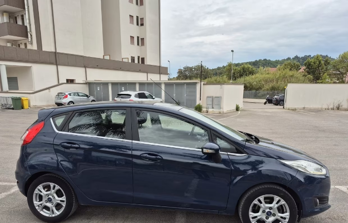 Ford Fiesta 1.5 TDCi 75CV 5 porte Titanium - immagine 10