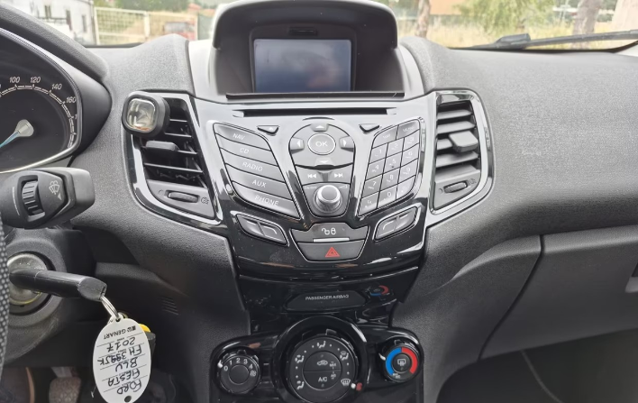 Ford Fiesta 1.5 TDCi 75CV 5 porte Titanium - immagine 4