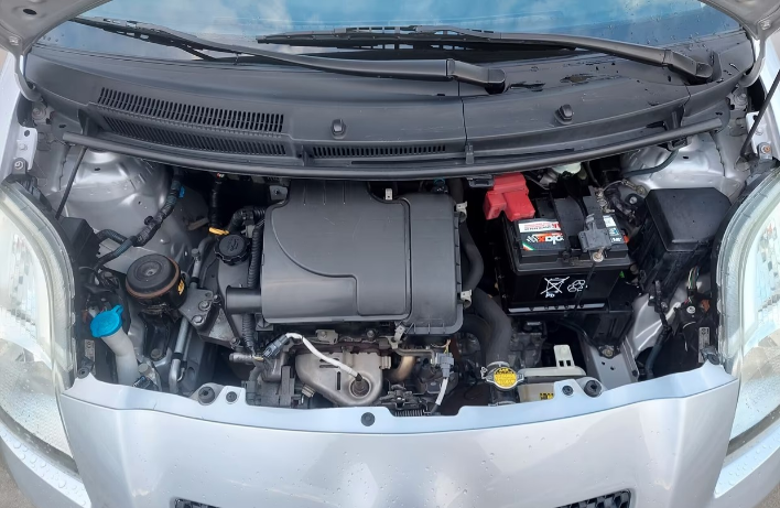 Toyota Yaris 1.0 benzina 5 porte Sol - immagine 1