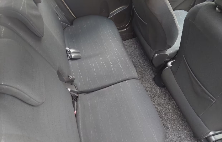 Toyota Yaris 1.0 benzina 5 porte Sol - immagine 5