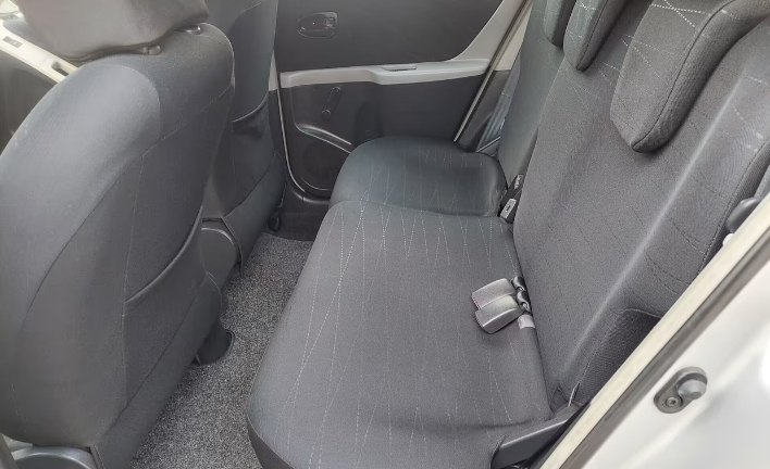 Toyota Yaris 1.0 benzina 5 porte Sol - immagine 7
