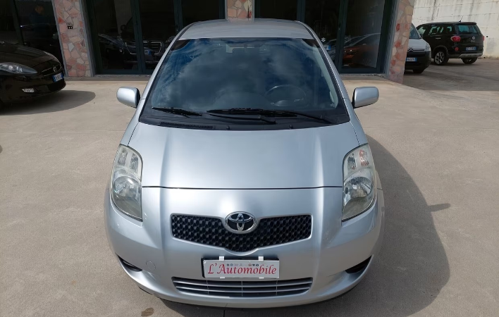 Toyota Yaris 1.0 benzina 5 porte Sol - immagine 9