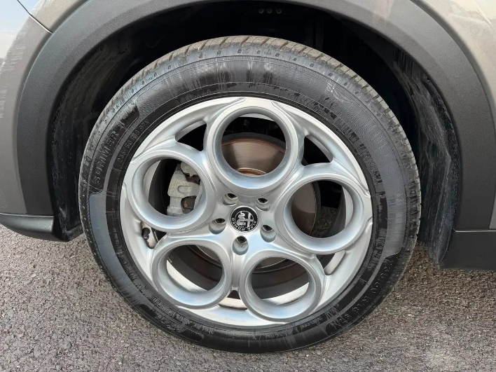 Alfa Romeo Tonale Tonale 1.6 Sprint 130cv tct6 AUTOCARRO N1 4 POSTI - immagine 1