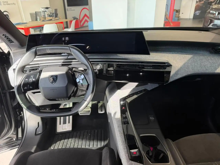 Peugeot 3008 Hybrid 136 e-DCS6 GT - immagine 2