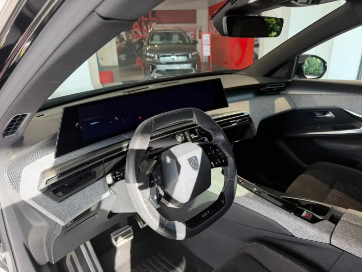 Peugeot 3008 Hybrid 136 e-DCS6 GT - immagine 5