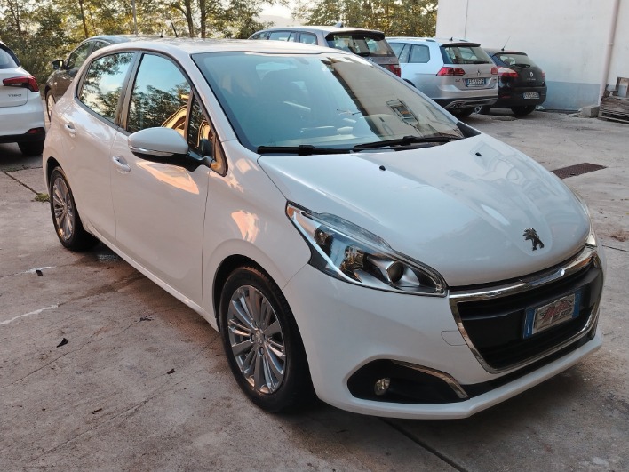 Peugeot 208 1.6 HDI 75cv - immagine 2