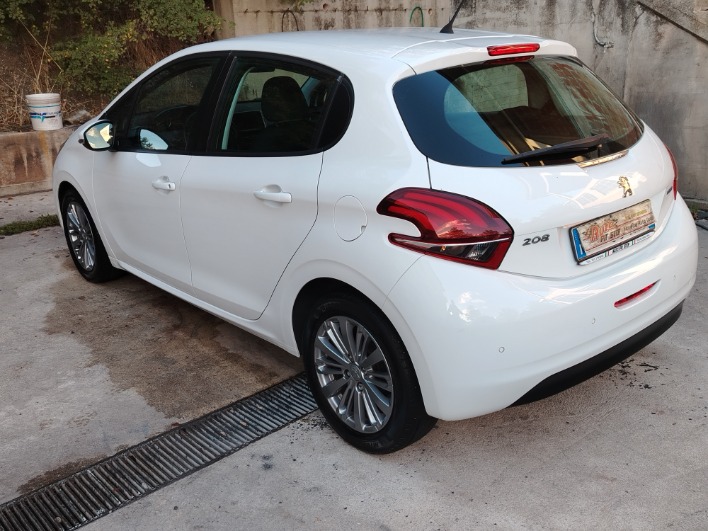 Peugeot 208 1.6 HDI 75cv - immagine 1