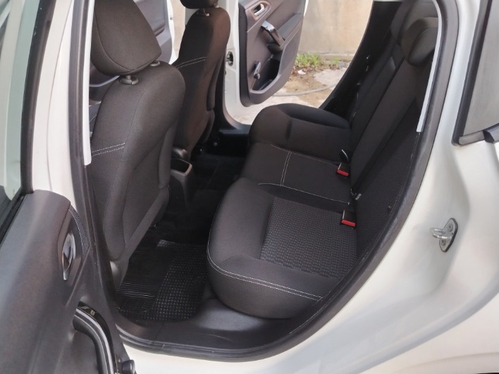 Peugeot 208 1.6 HDI 75cv - immagine 9
