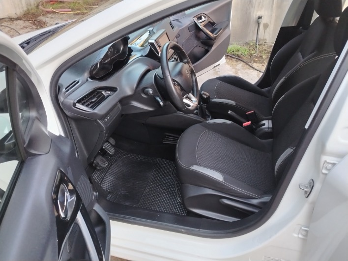 Peugeot 208 1.6 HDI 75cv - immagine 6