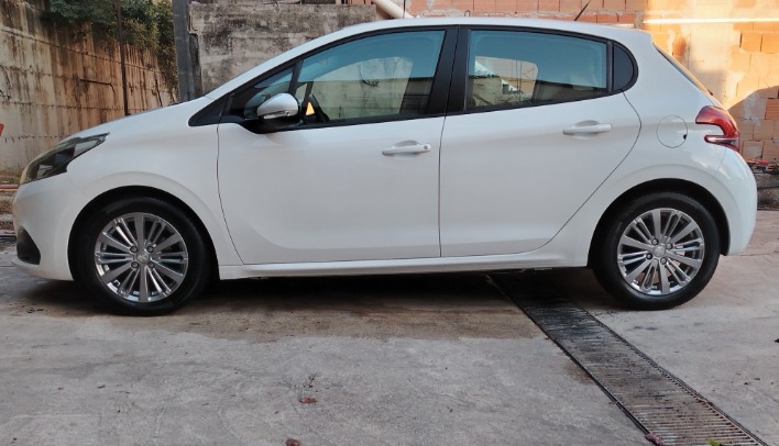Peugeot 208 1.6 HDI 75cv - immagine 5
