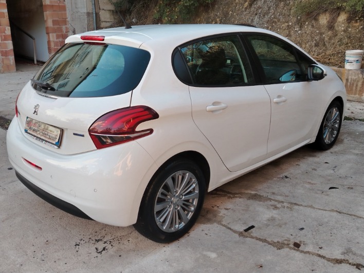 Peugeot 208 1.6 HDI 75cv - immagine 3