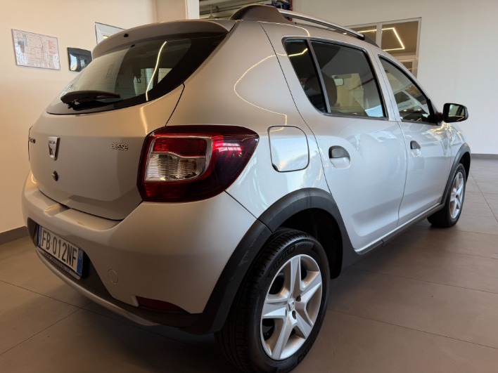 Dacia Sandero Stepway 1.5dci 90cv versione Prestige - immagine 3