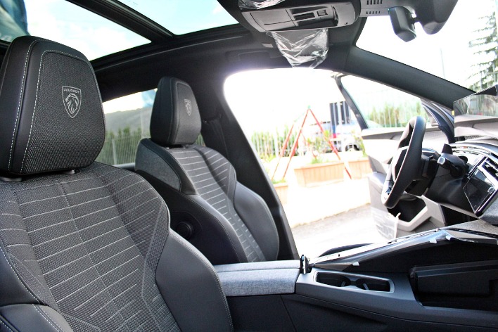 PEUGEOT 3008 Hybrid 145 e-DCS6 GT - immagine 13