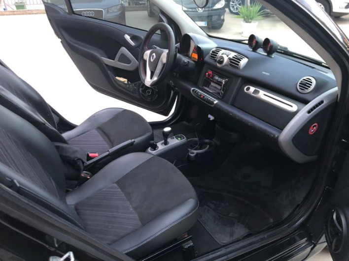 Smart ForTwo 1000 52 kW MHD cabrio 2011 - immagine 6
